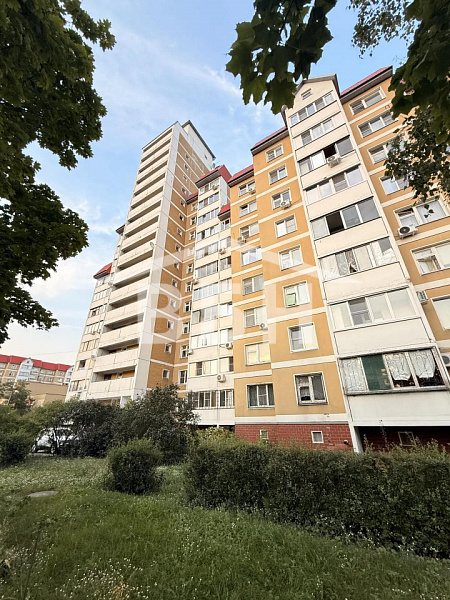 1-ая по ул. Московский проспект, 137